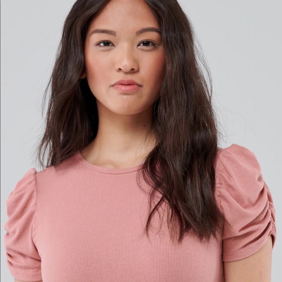 Women’s Hollister Black Must-Have Puff-Sleeve Baby Tee - Picture 8 of 14